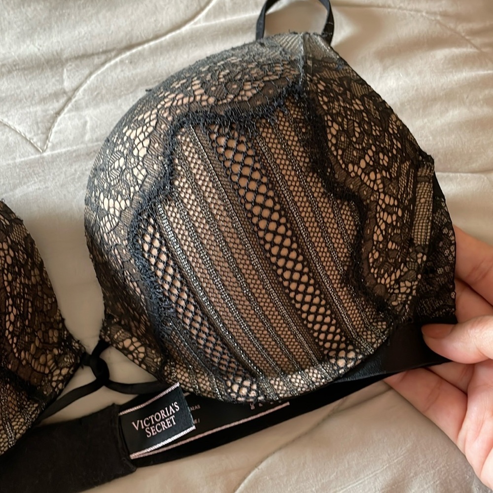 Victoria’s Secret Bombshell Plunge Super Push-up Padded Bra 36B Adds 2 cup sizes